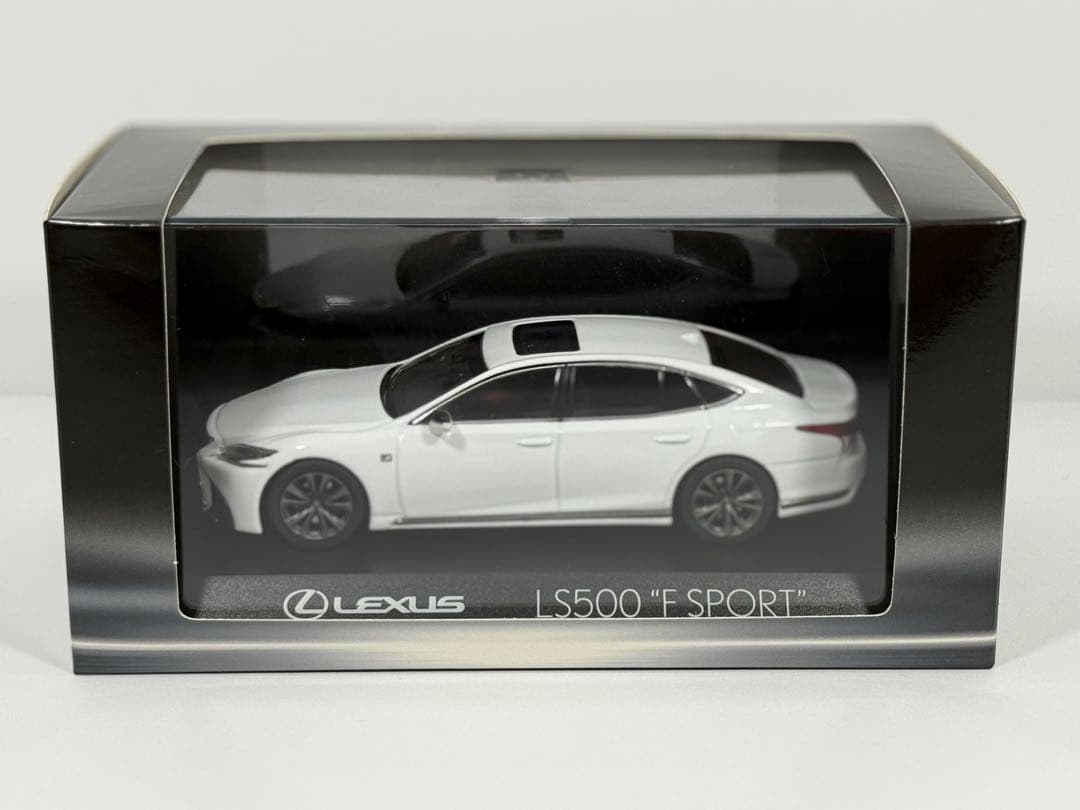1/43 LEXUS LS500 F SPORT ホワイト