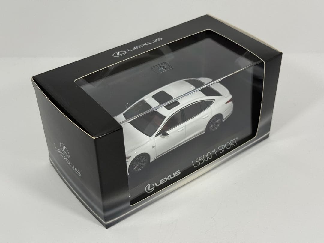 1/43 LEXUS LS500 F SPORT ホワイト
