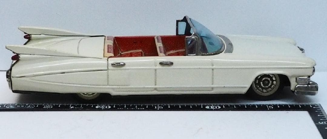 萬代屋 60sキャデラック コンバーチブル 大 白tinブリキtoy car箱無
