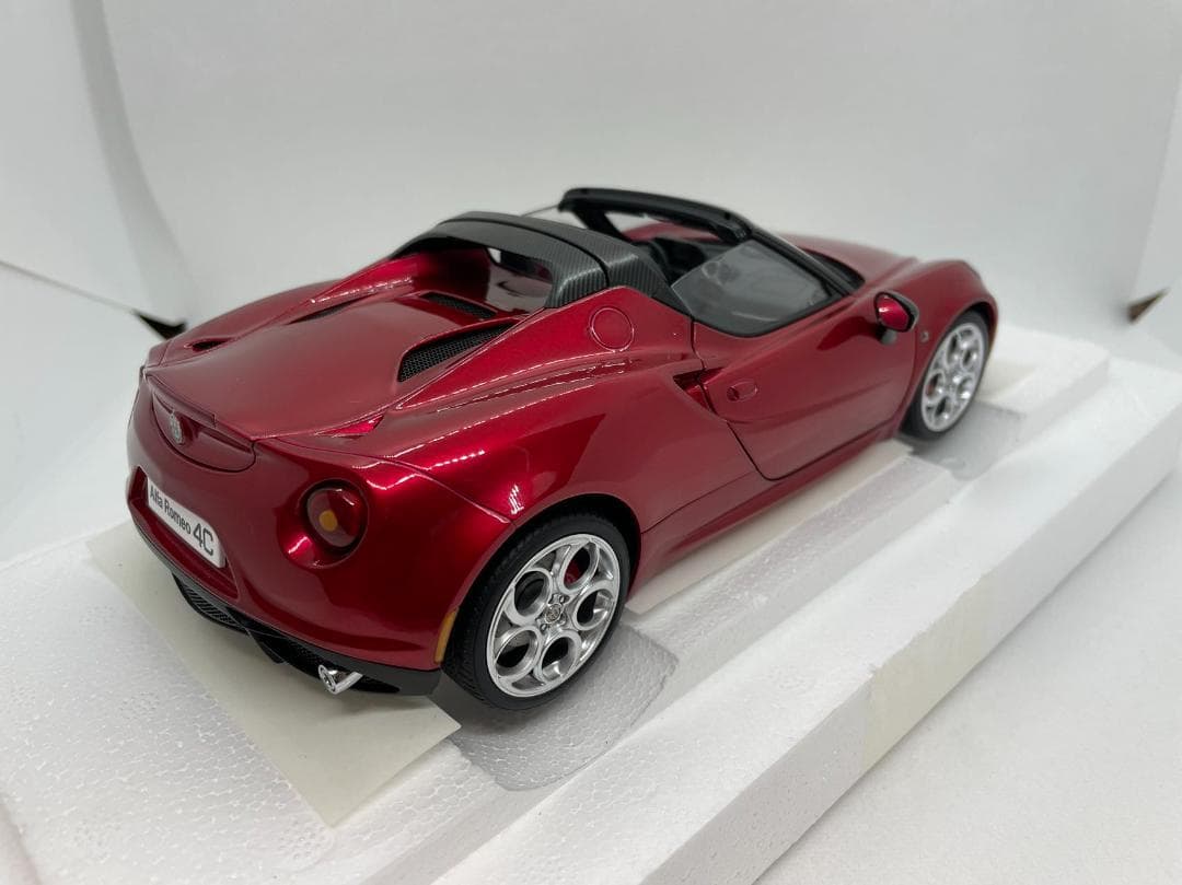 101-101 オートアート 1/18 アルファ・ロメオ 4C SPIDER