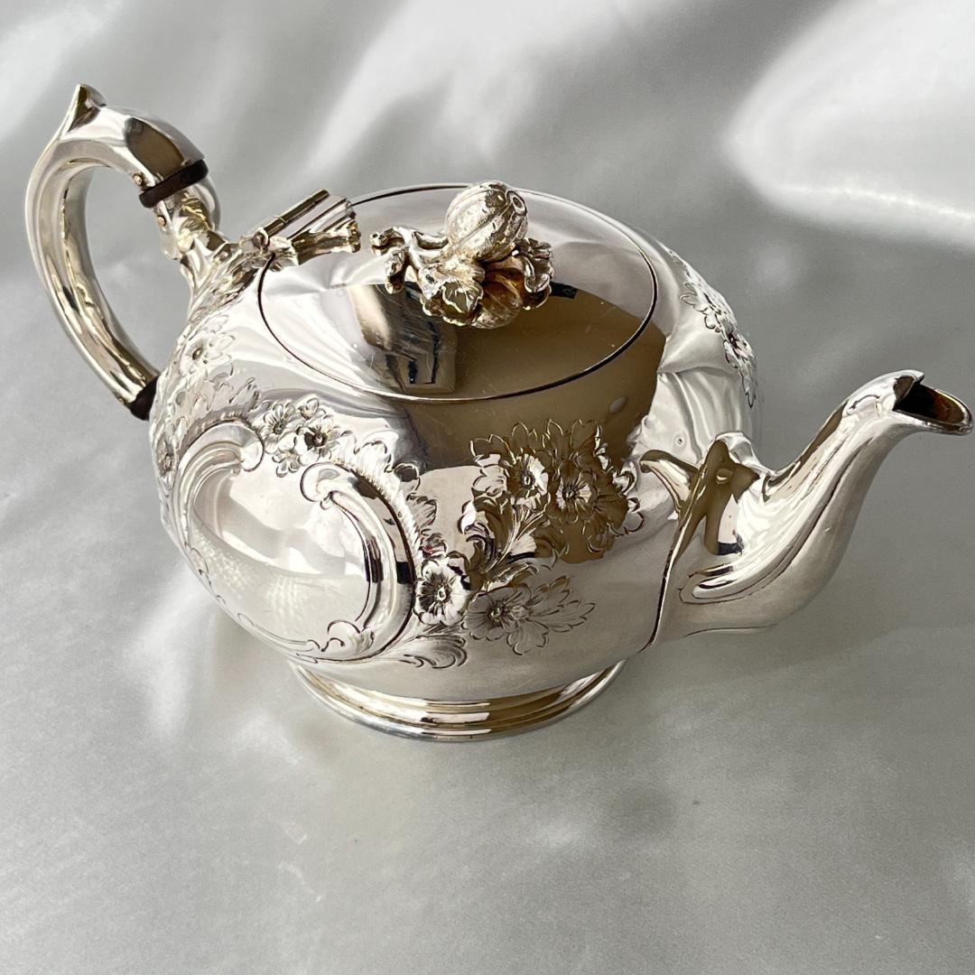 【英国】 ビクトリアンのティーポット【シルバープレート】