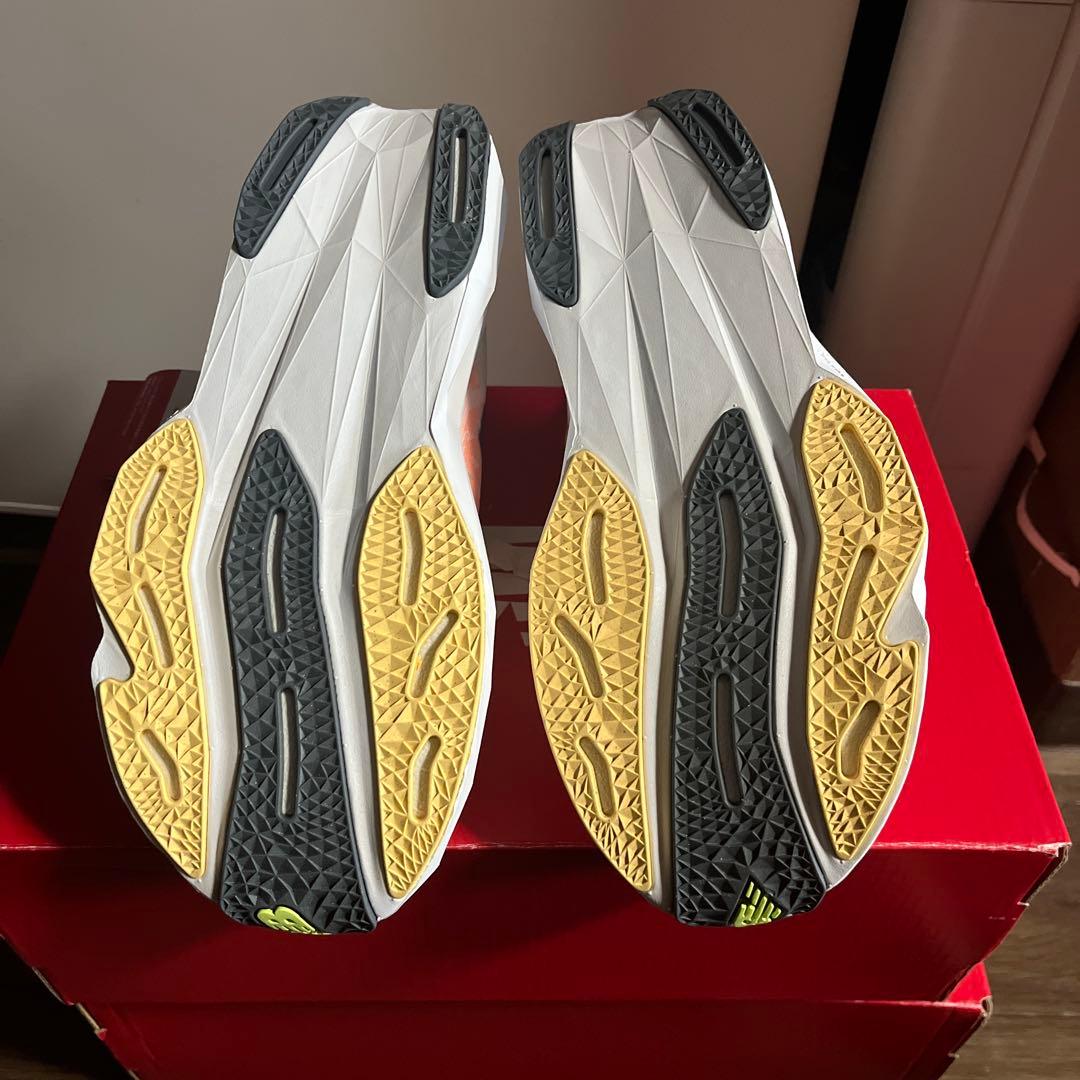 New Balance 薄底レースシューズ ネオンイエロー25.5センチ