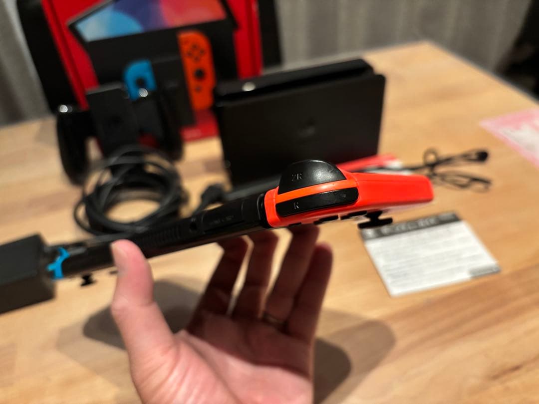 Nintendo Switch 有機EＬセット　純正コントローラー、カセット2本