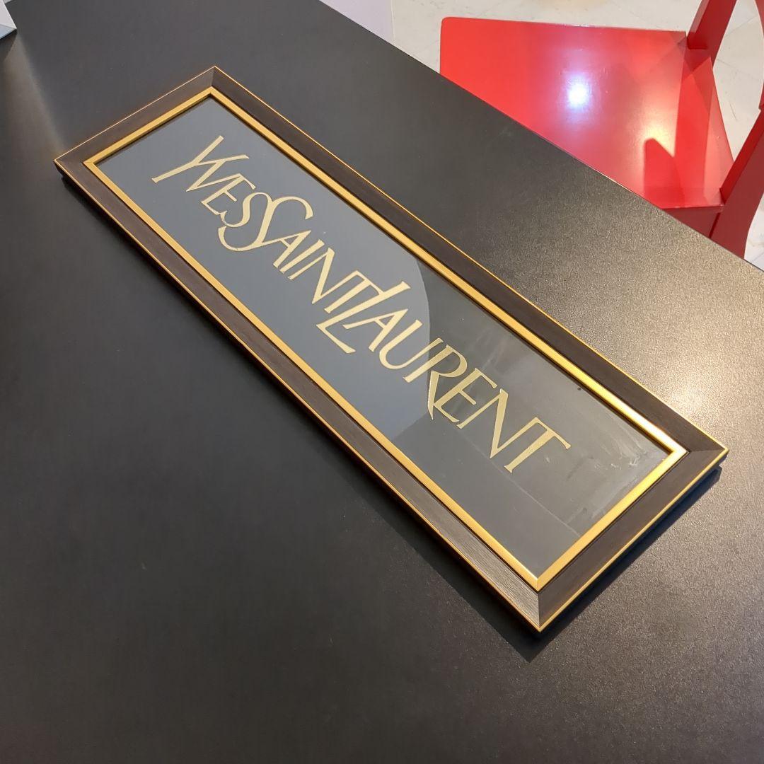 イヴ・サンローラン YSL ロゴ看板