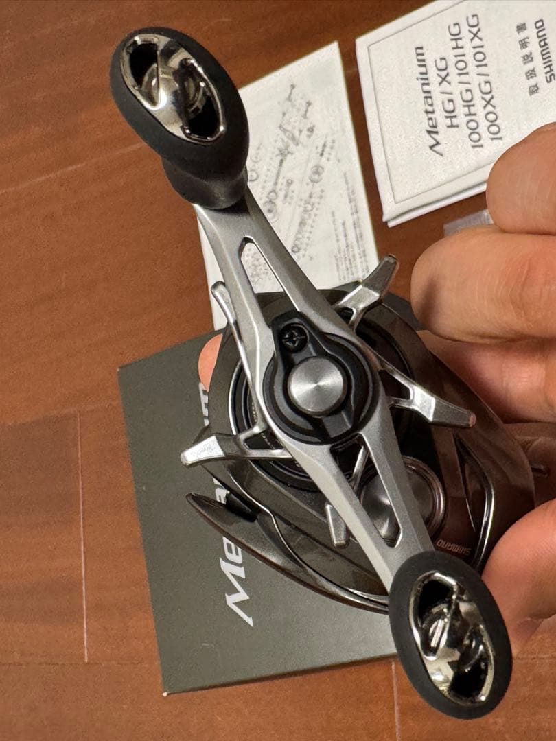 SHIMANO nium 100HG 右ハンドル (2023年モデル)