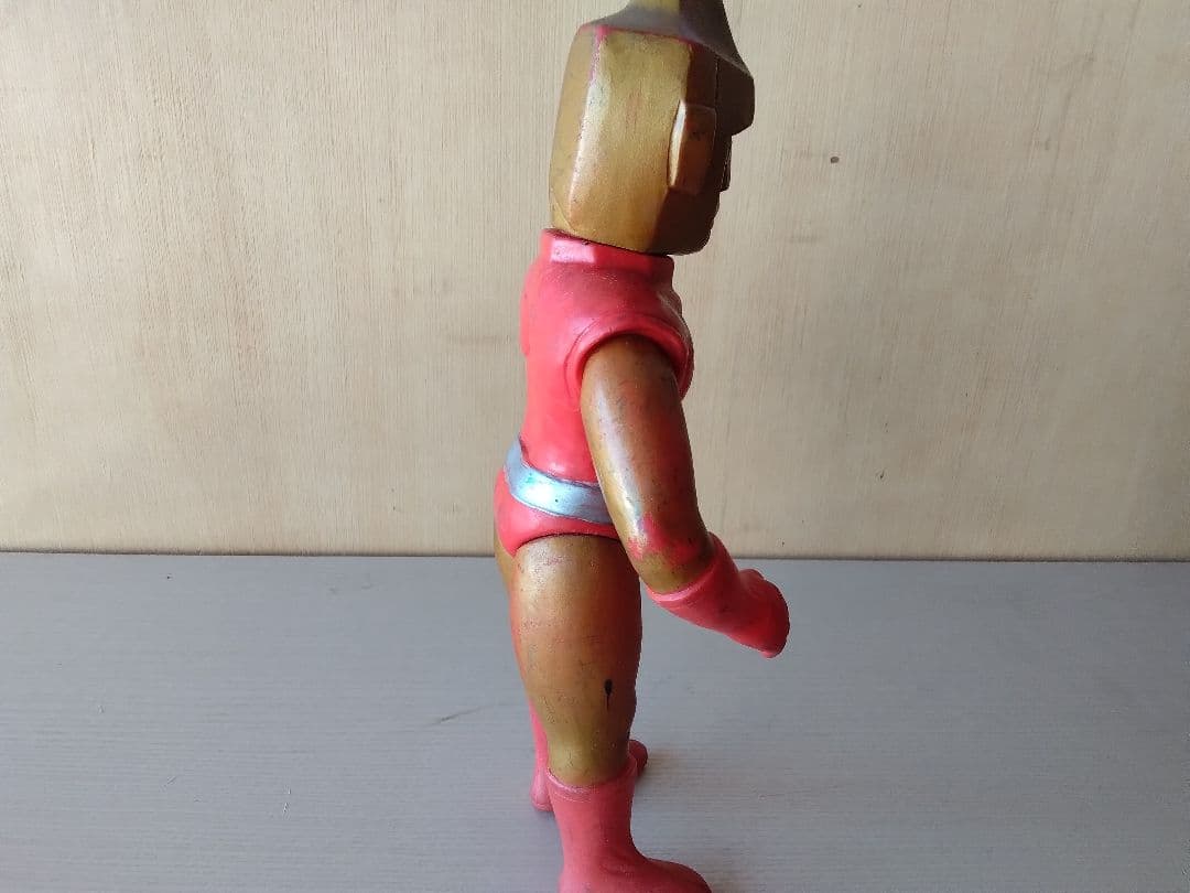 スペクトルマンソフビ約26cm 赤・金
