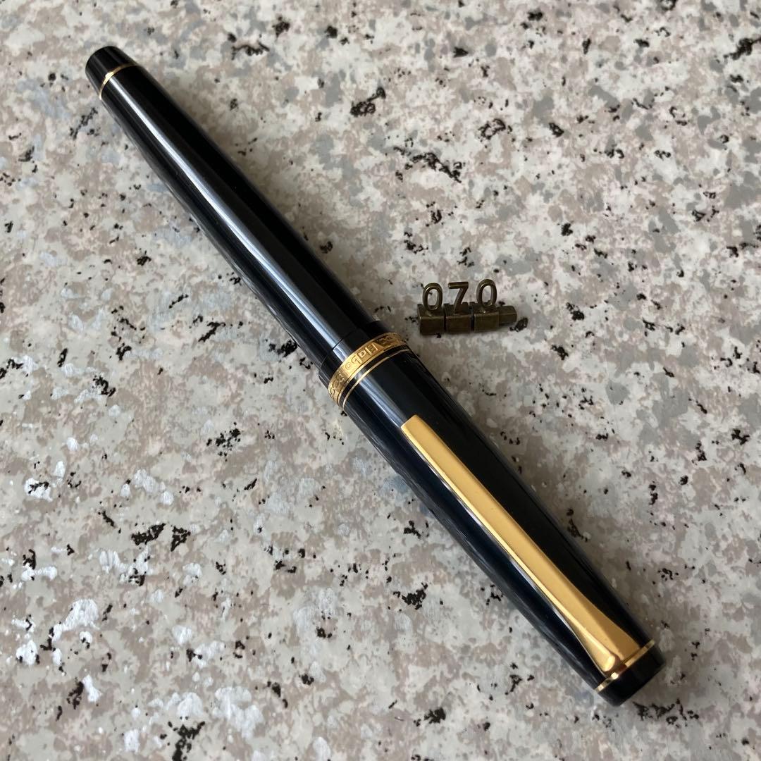 #070 未使用品 万年筆 PILOT パイロット エラボー Elabo 14k