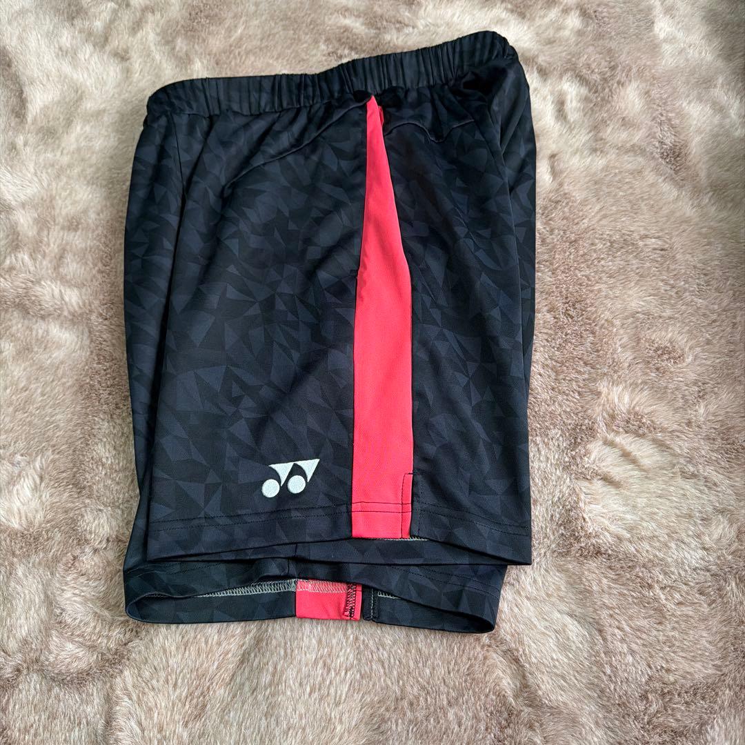 YONEX 幾何学模様 ユニニットハーフパンツ 黒/赤 Lサイズ
