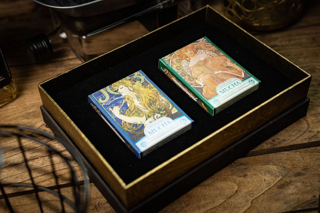 【未使用】限定生産ミュシャ高級トランプ Mucha Holo Boxset