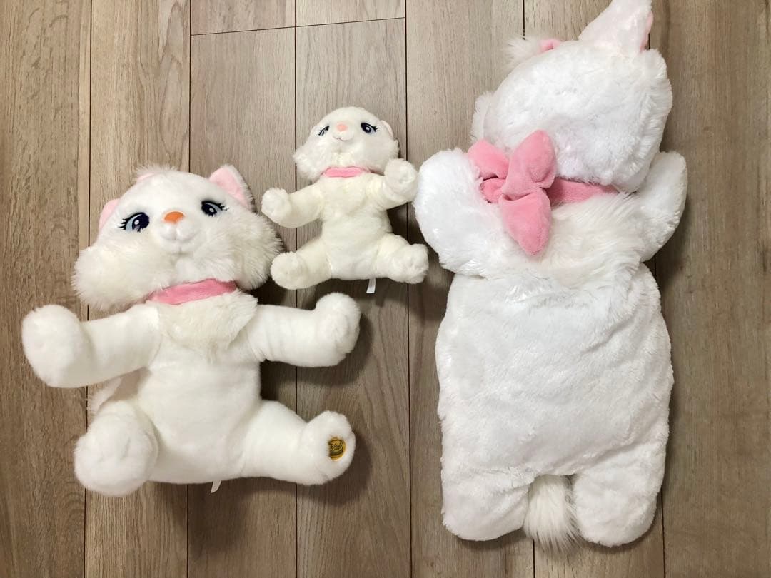 マリーちゃん　ディズニーストア　ぬいぐるみ　寝そべりぬいぐるみ　レア　販売終了