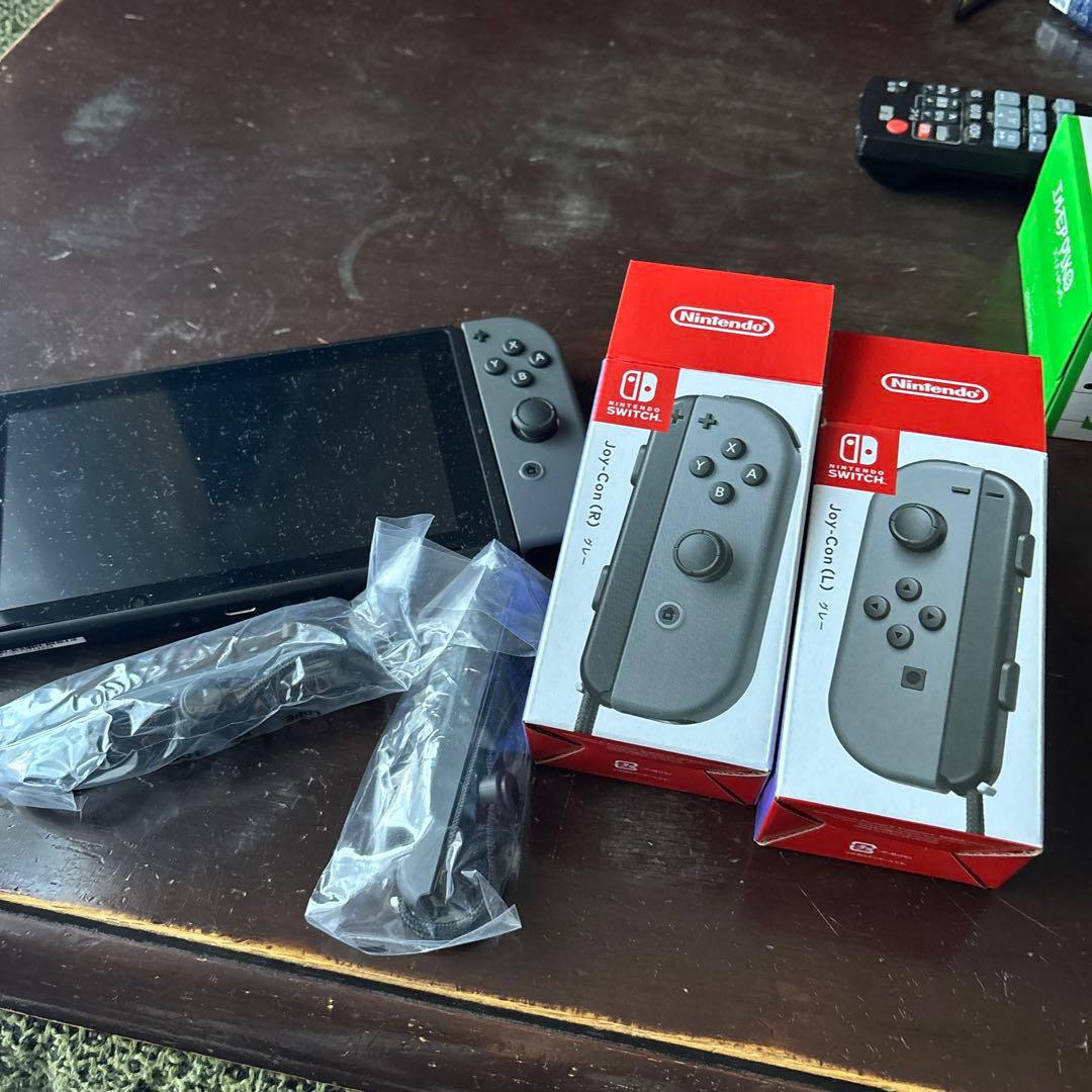 NintendoSwitch本体32GB 本体とジョイコンのみストラップ箱付き