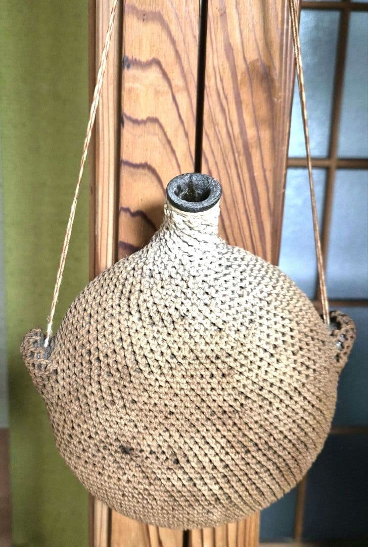 昔の水筒　風情ある掛け花いれに