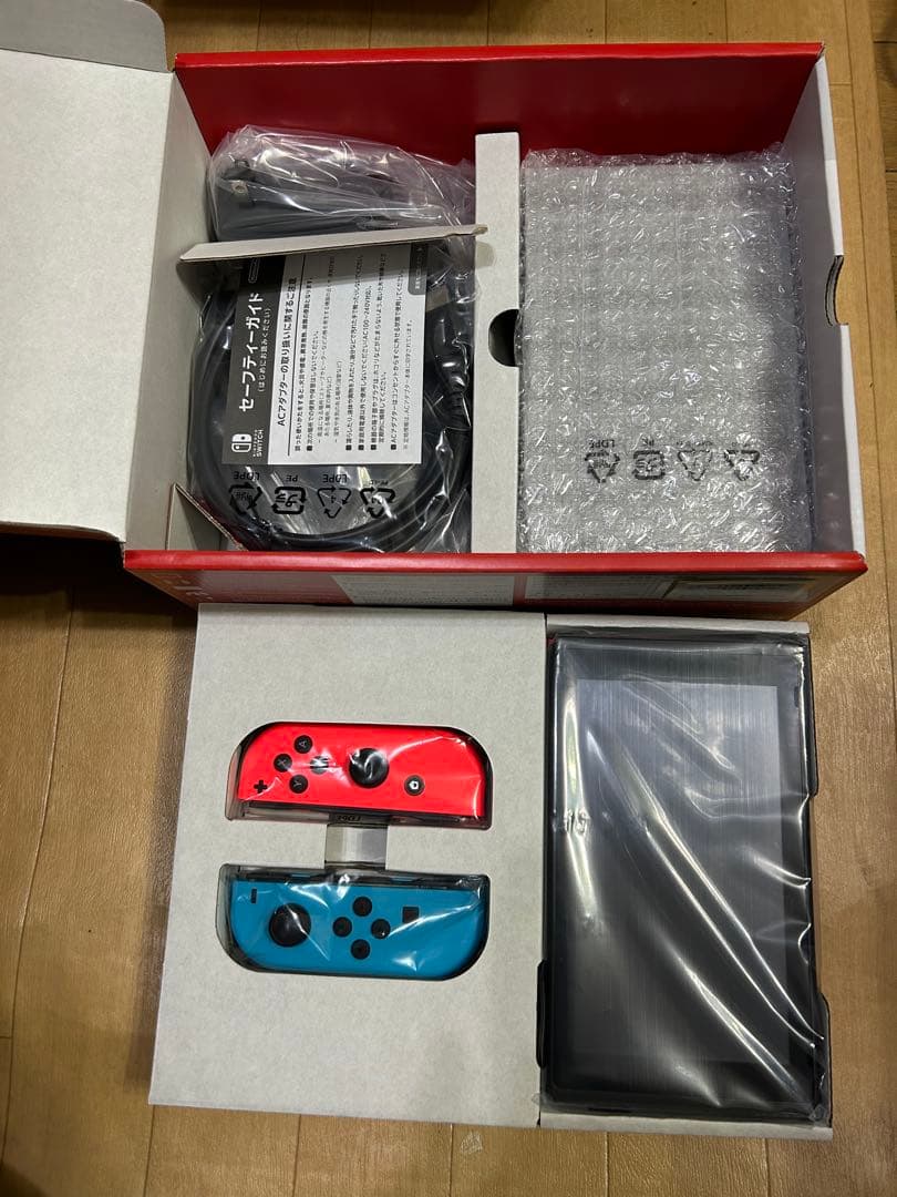 新品未開封　Nintendo Switch 任天堂　ネオンブルー/ネオンレッド