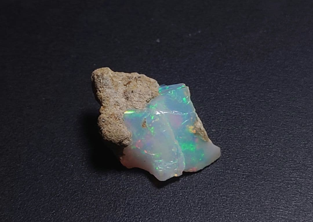 エチオピアウェロ産　オパール 原石　ジュエリーグレード　鉱物標本