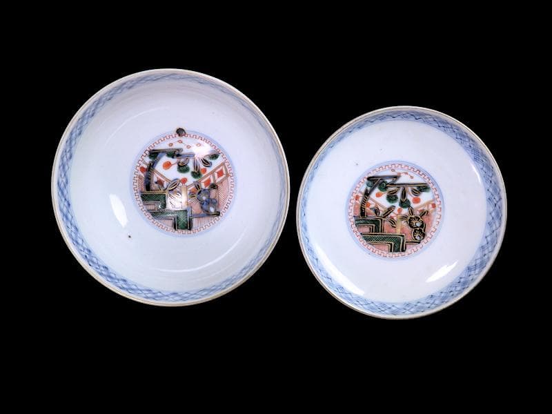 古伊万里　金襴手　七宝紋に菊花四方襷紋の図　大振蓋茶碗　A531AS-CJb