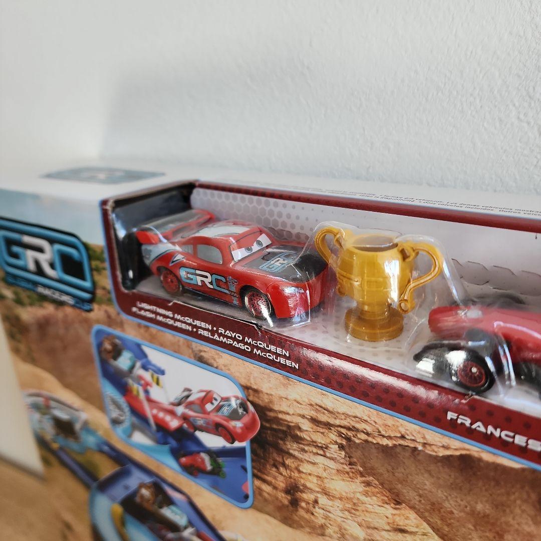 マテル カーズ GRC プレイセット ミニカー2台 マックィーン フランチェスコ