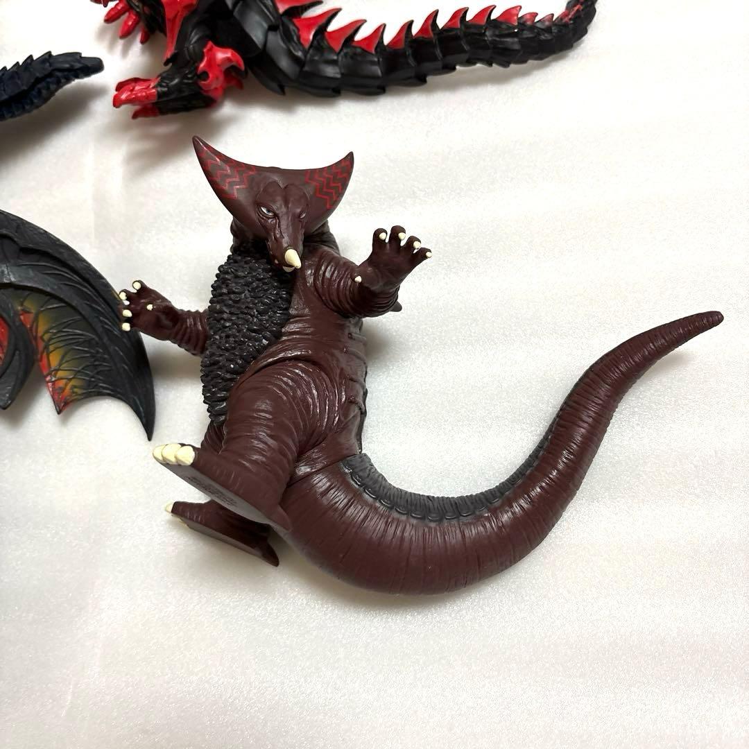 ウルトラ怪獣　アークベリアル　ハイパーゼットン　ギガント　ベリュドラ　ゴモラ