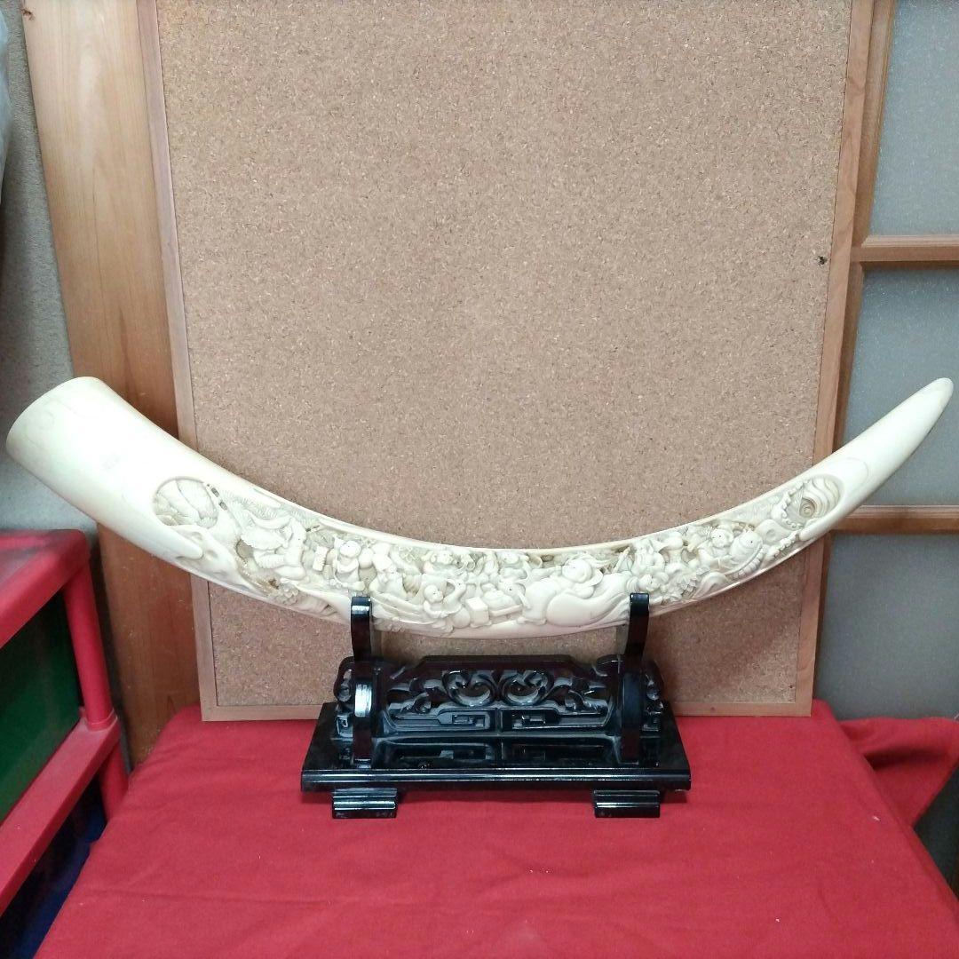 中国の彫り物 角型 材質不明 オブジェ 古玩
