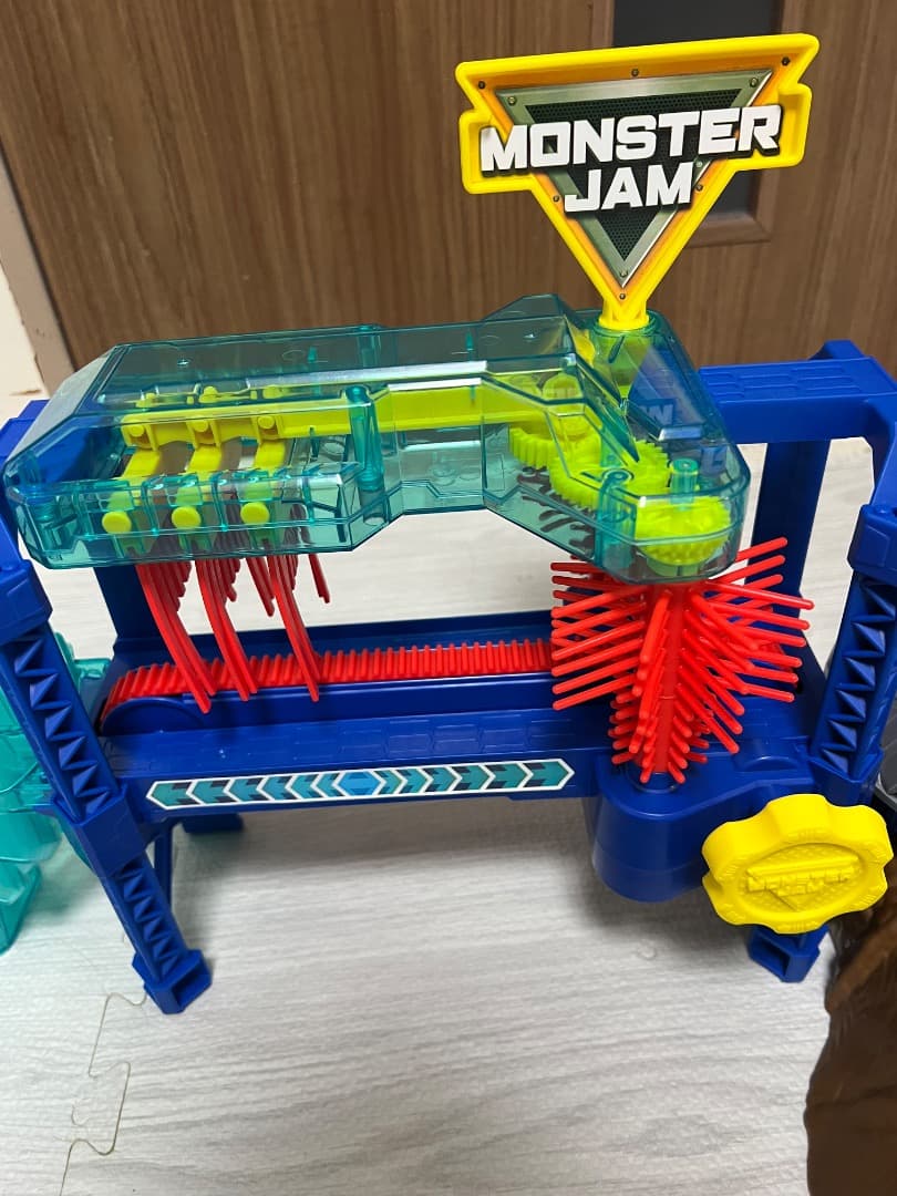 ミニカー Monster jam megalodon monster wash