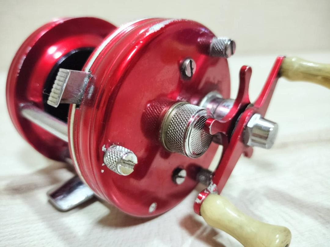◇アブガルシア　アンバサダー5000　ビンテージ　リール 　レッド