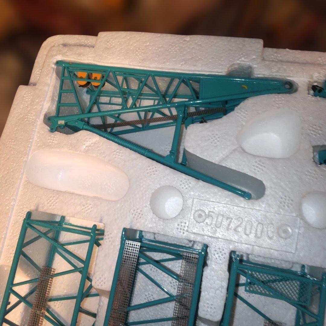 コベルコ建機クマスターテック7200Gクローラークレーン 1/50