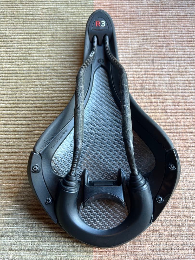 fizik アリオネ　R3 カーボン　フィジーク　軽量