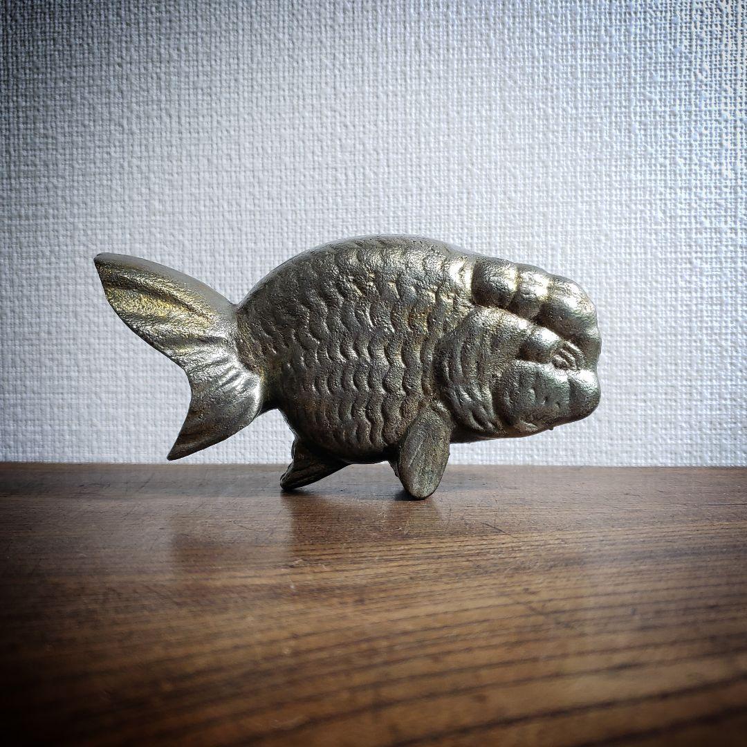 金魚　置物　らんちゅう　ペーパーウェイト　取っ手　オブジェ　インテリア