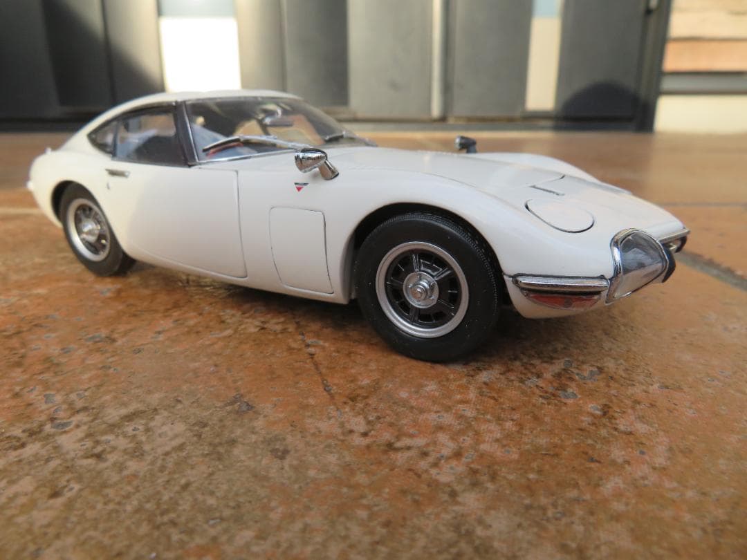 エブロ　1/24　トヨタ2000GT