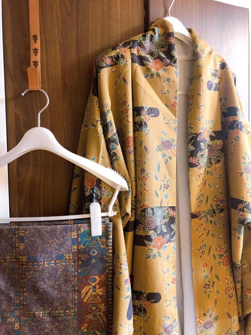 大衆演劇　役者　渋い着物　超キングサイズ正絹に見える洗える着物　雲紅型花柄帯付き