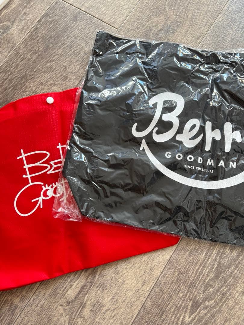 週末限定値下げ‼️BERRY GOODMAN トレーナー、バックセット