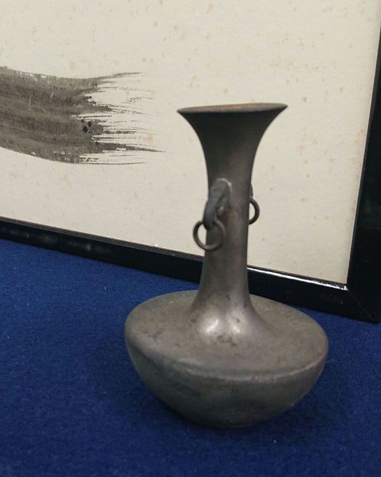 古銅仏花器耳飾り付き