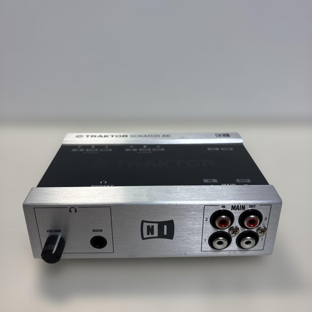 TRAKTOR AUDIO 6 DJオーディオインターフェイス