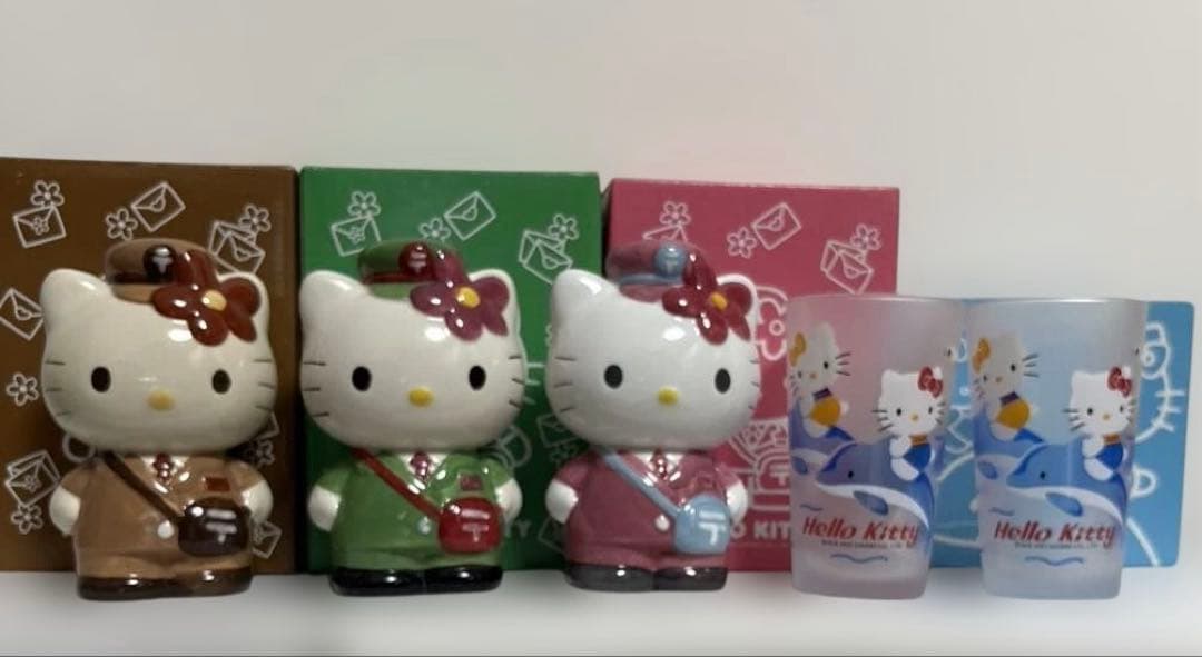 【5個セット】ハローキティ 郵便屋さん貯金箱3色＋グラス2個セット