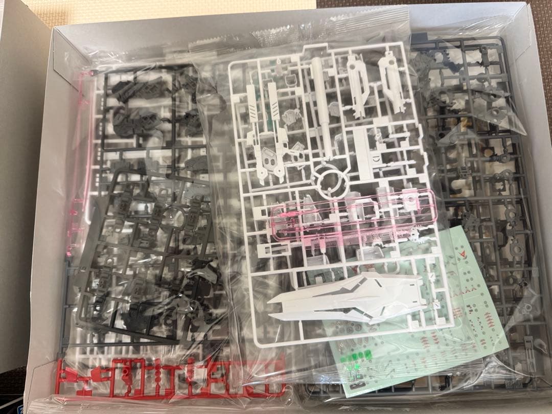 RG サザビー(外箱破れあり)&RG νガンダム