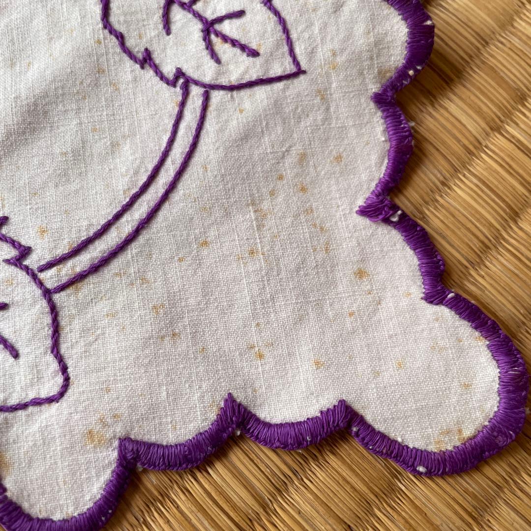 ハンガリー蚤の市　アンティーク刺繍　ドイリー