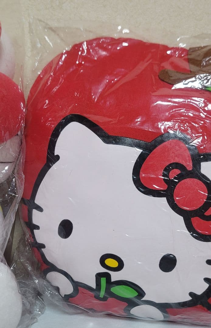 サンリオ　ハローキティ BIG ぬいぐるみ　クッション　約30センチ　希少
