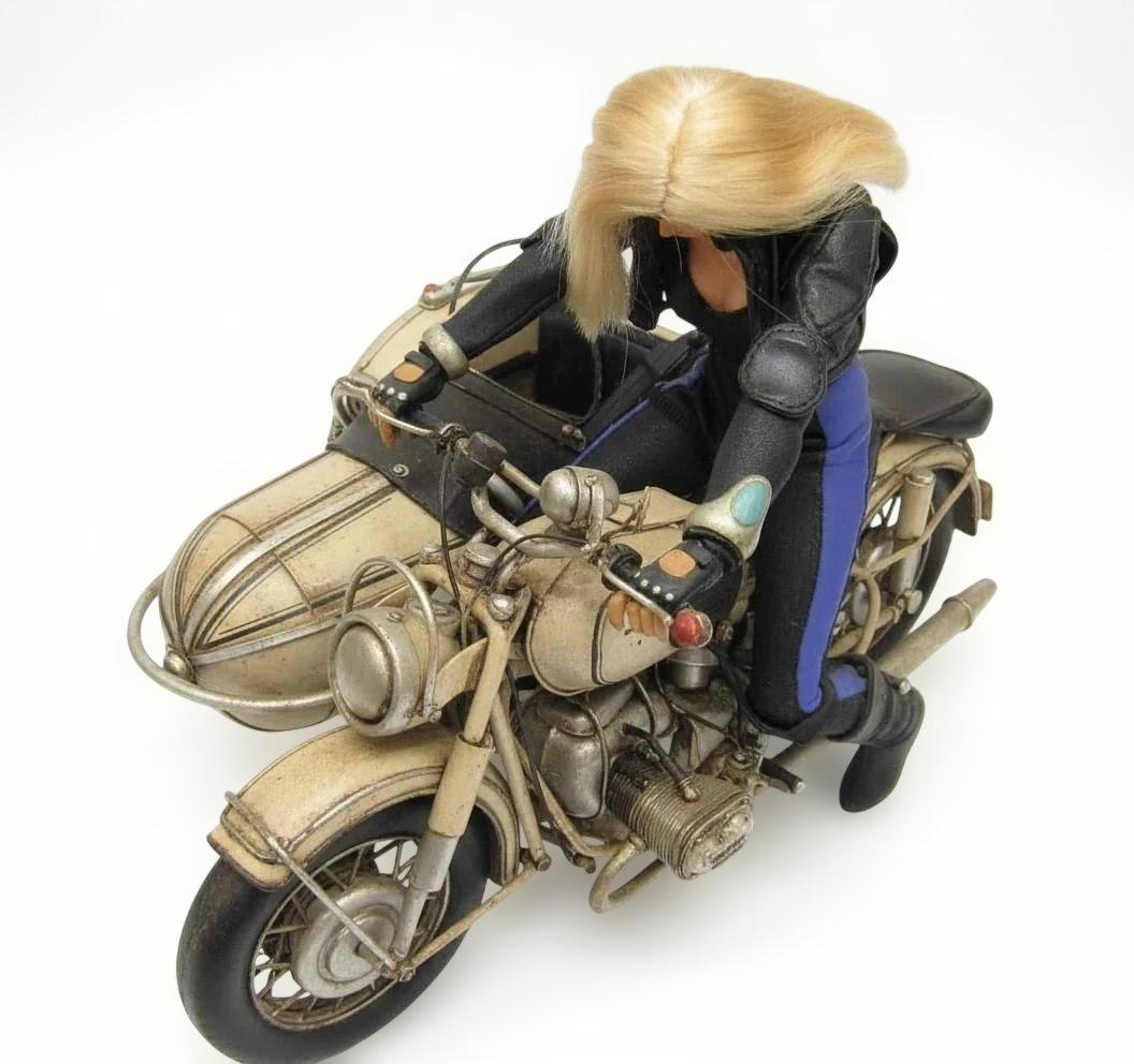 1/6  バイク　サイドカー　クールガールやバービーを乗せれる