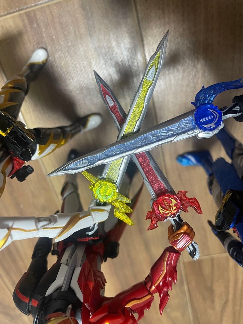 SHフィギュアーツ 仮面ライダーセイバー　ブレイズ　エスパーダ　三剣士セット