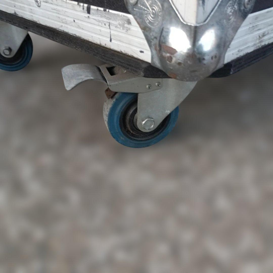 ７０１０）Road Ready　大型機材トランクケース　キャスター付き