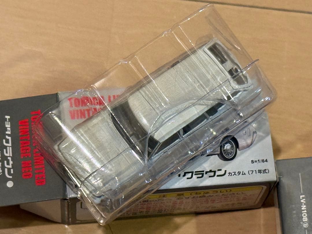 トミカリミテッドヴィンテージNEO トヨタ クラウン カスタム LV-N108