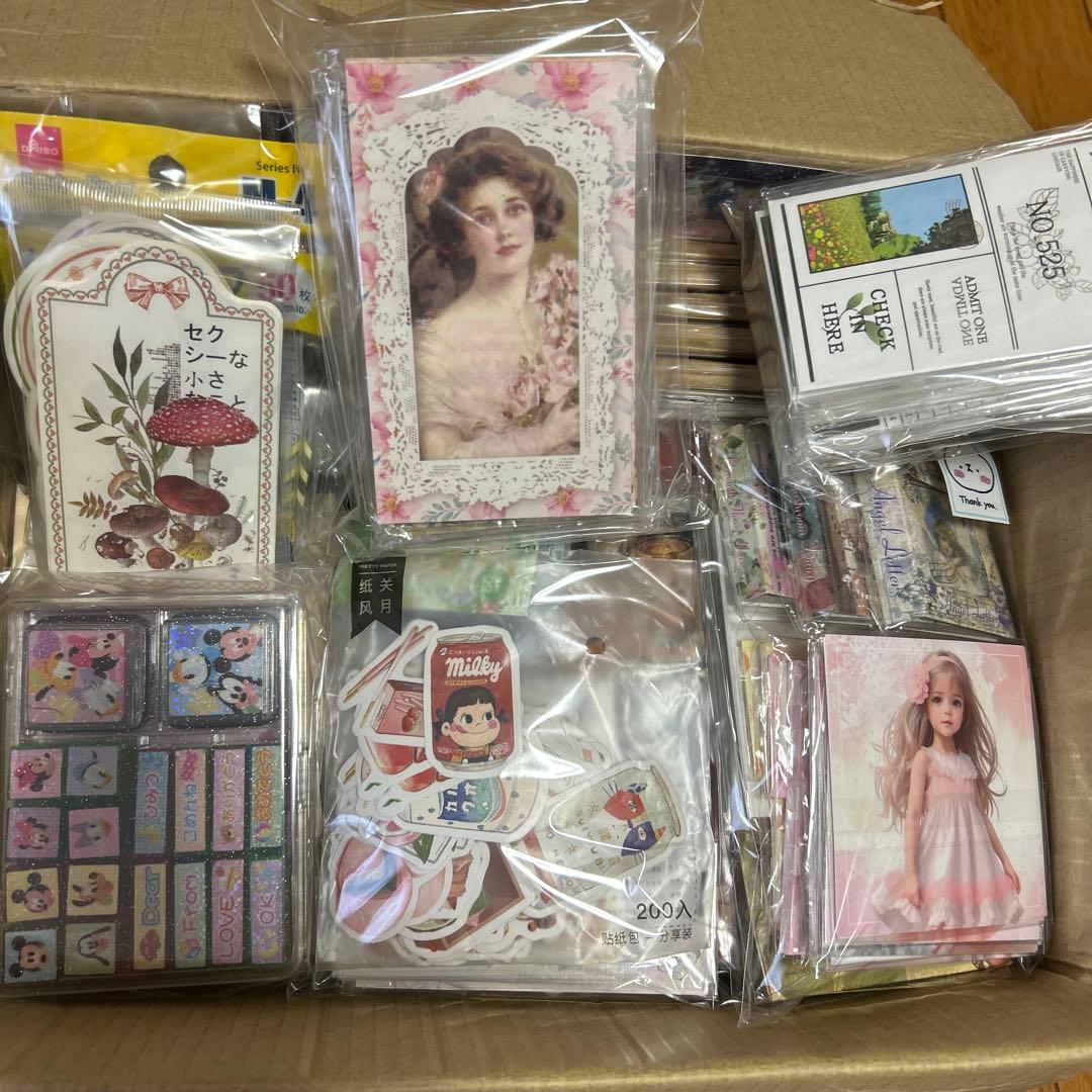 紙モノまとめ売り⭐️訳あり処分、海外コラージュ素材紙、シールメモ、スタンプ、雑貨等