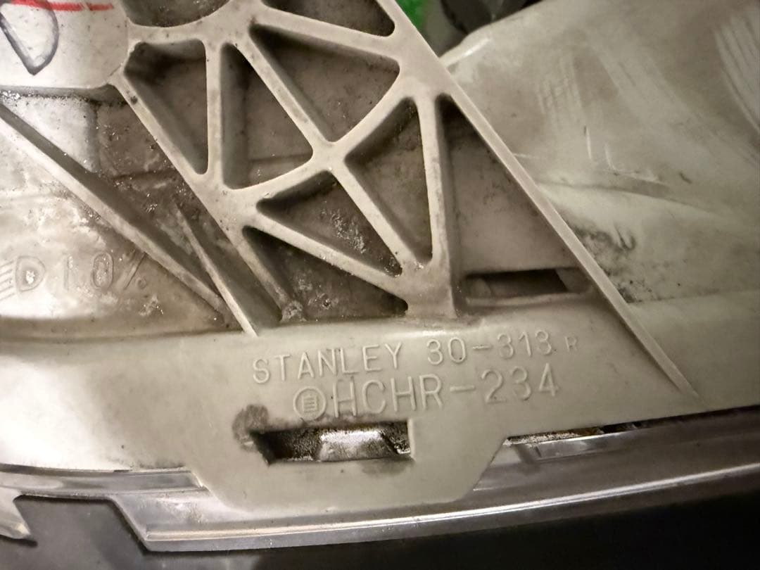 トヨタ クラウン GRS184 ヘッドライト STANLEY HID 左右