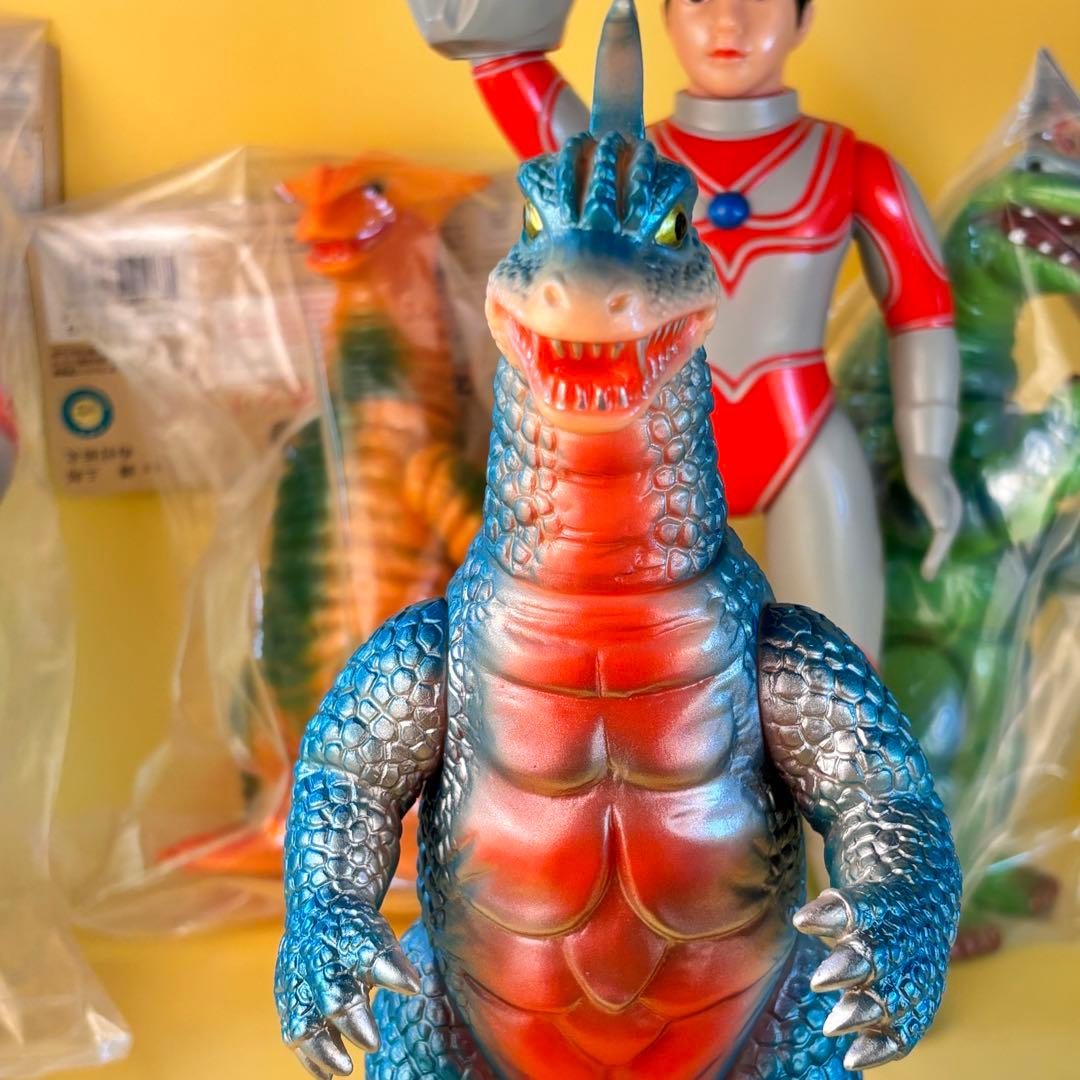 ゆ*ん様 ブルマァクの怪獣シリーズ★アーストロン Gカラー 帰ってきたウルトラマ