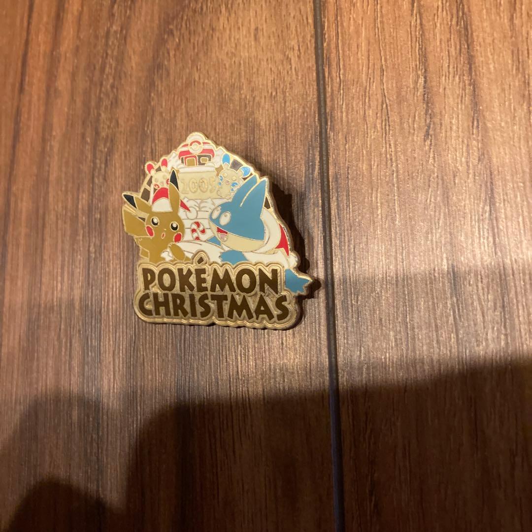 ポケモンセンター 2005 クリスマスピンバッジ　ピカチュウ　ゴンベ