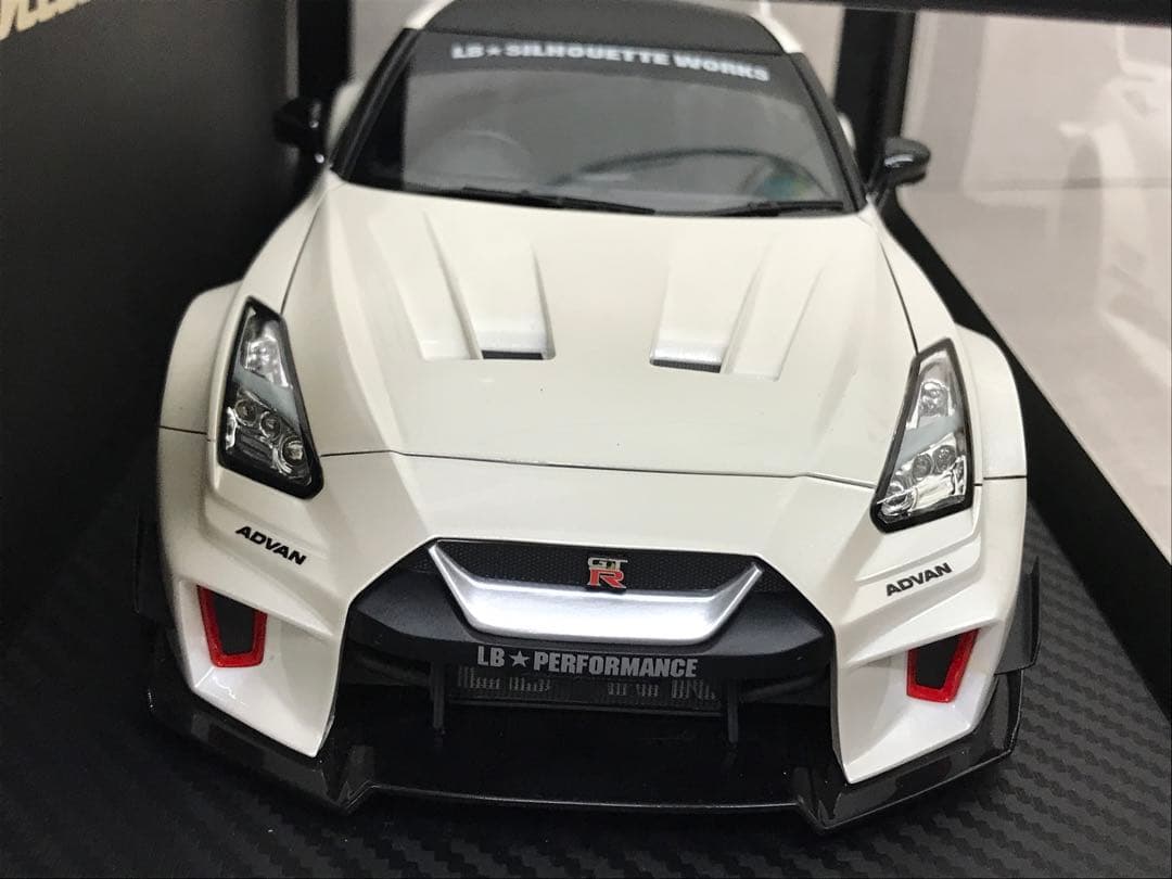 LB-Silhouette WORKS GT ニッサン 35GT-RR