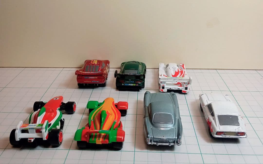 トミカディズニーカーズ7台