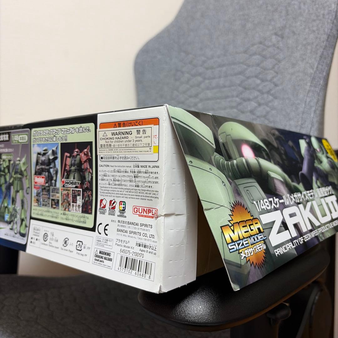 バンダイ　1/48 メガサイズモデル 量産型ザク　ガンプラ