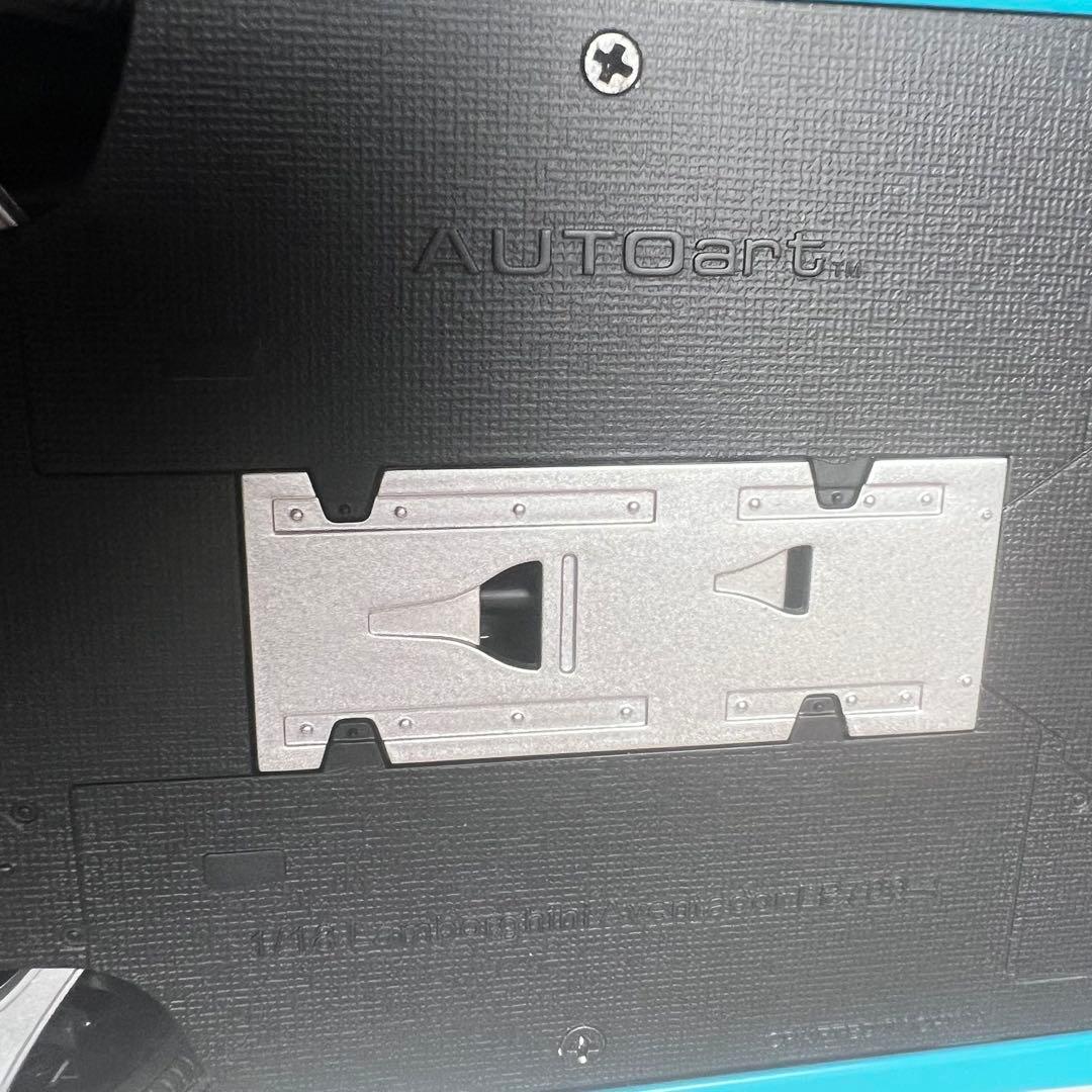 オートアート　ランボルギーニ　アヴェンタドール　LP700-4　ターコイズブルー