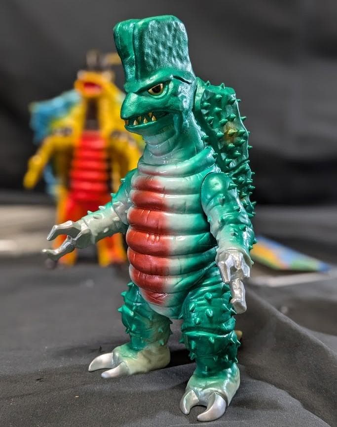 キングマイマイ成虫＆幼虫（ブルマァク復刻・怪獣郷）ソフビフィギュア２体セット