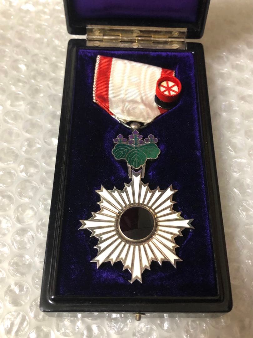 勲六等単光旭日章 旧字共箱 略綬付 襟章 記章 旧日本軍 大日本帝国 陸軍 海軍